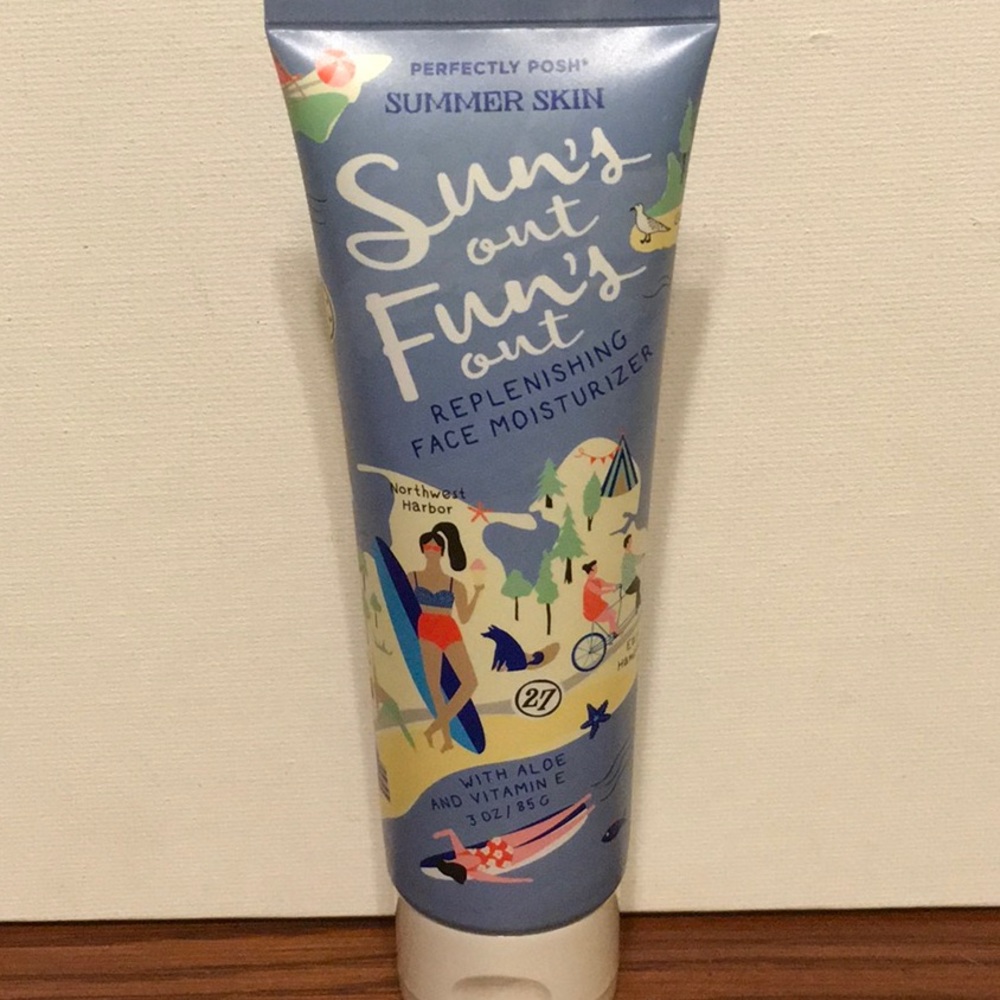 Sun’s Out Fun’s Out Replenishing Face Moisturizer